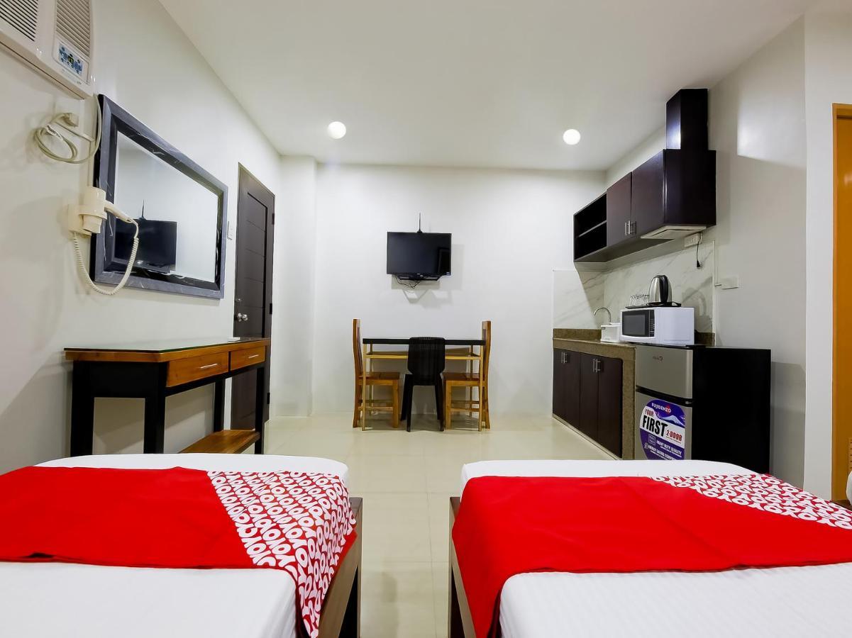 Oyo 848 Dona Aurora Condotel Quezon City Exterior foto